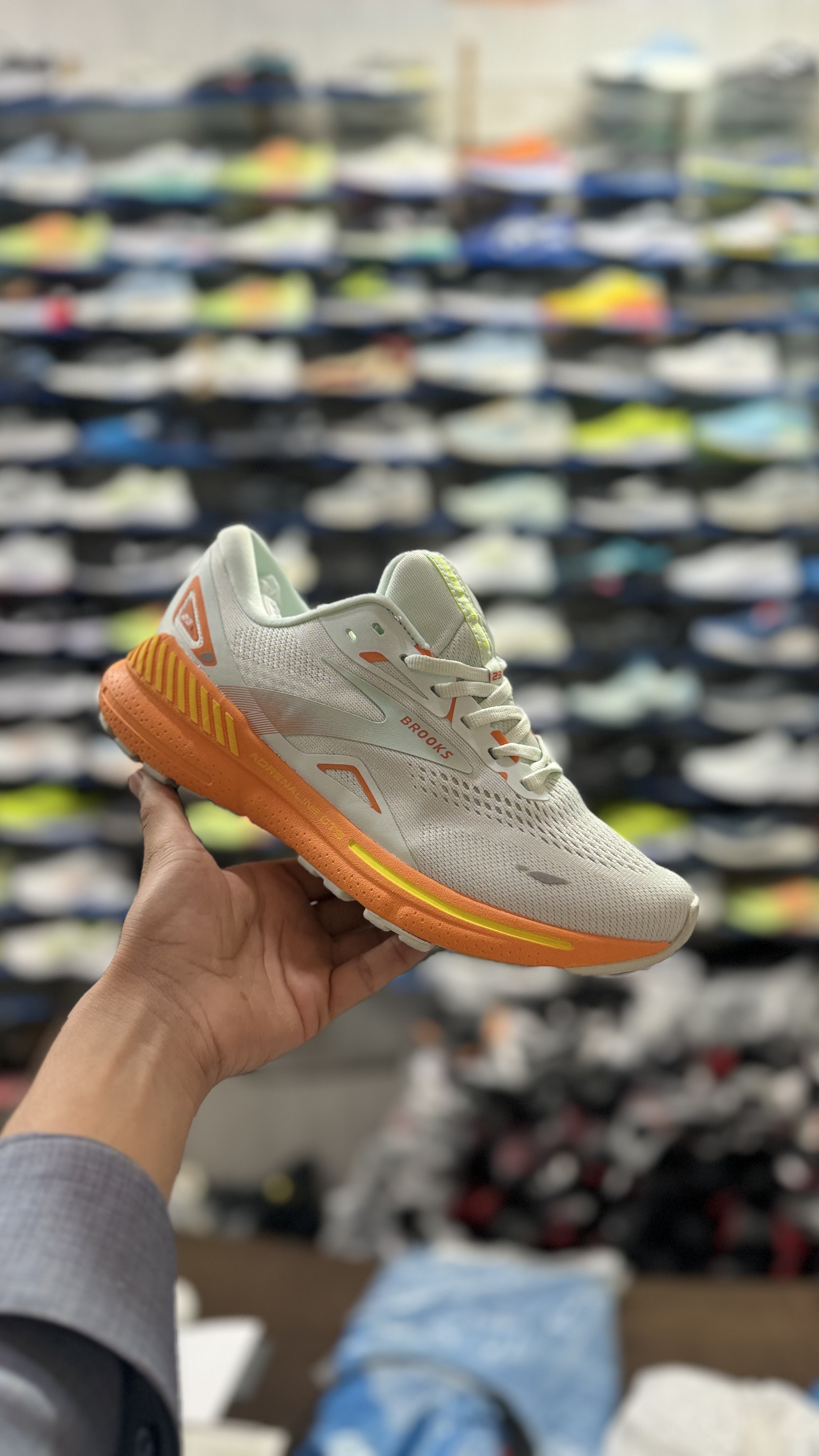 جدیدترین بروکس اندرینالین23شارژشدبارنگ بندی متفاوت