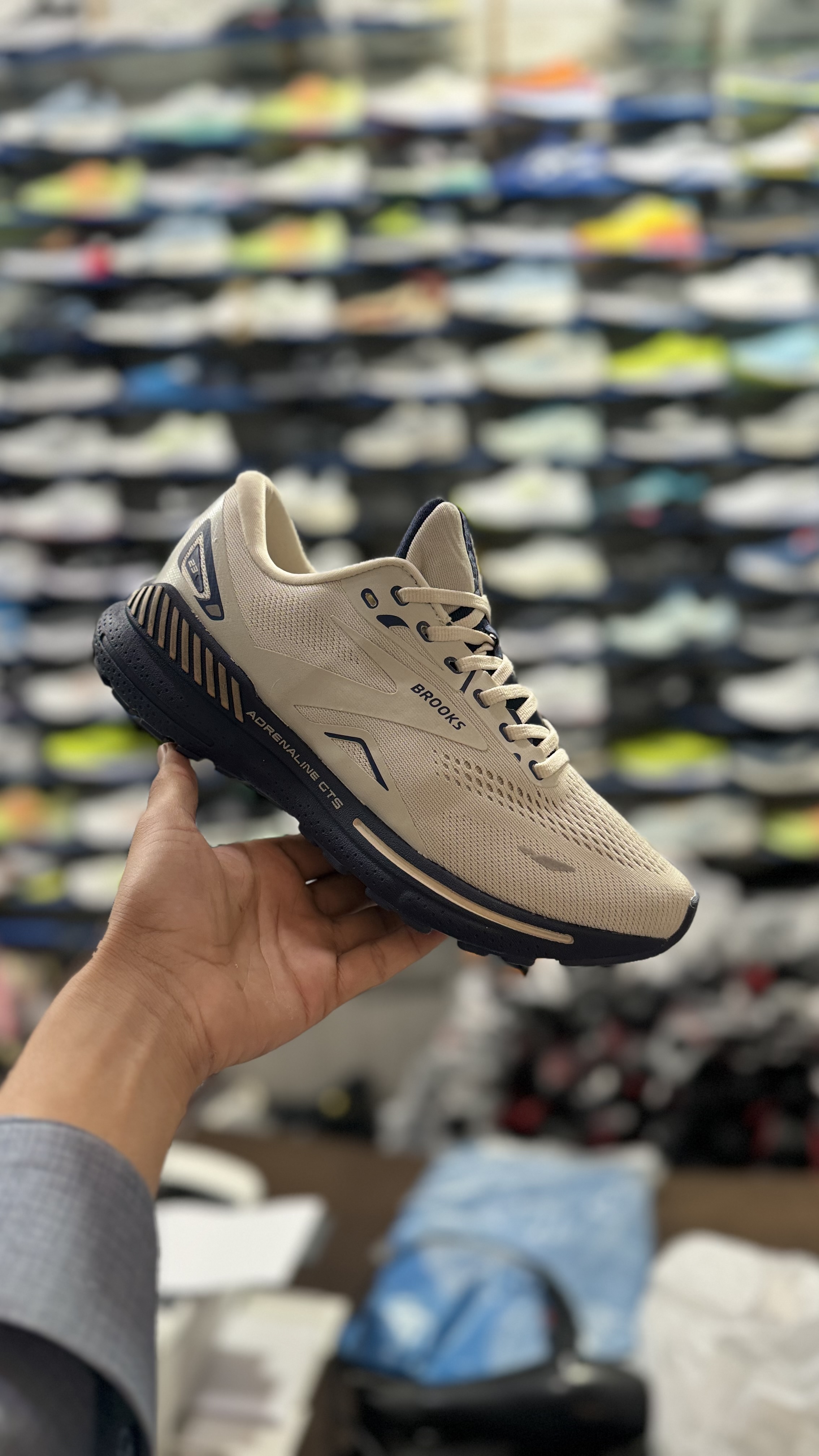 جدیدترین بروکس اندرینالین23شارژشدبارنگ بندی متفاوت